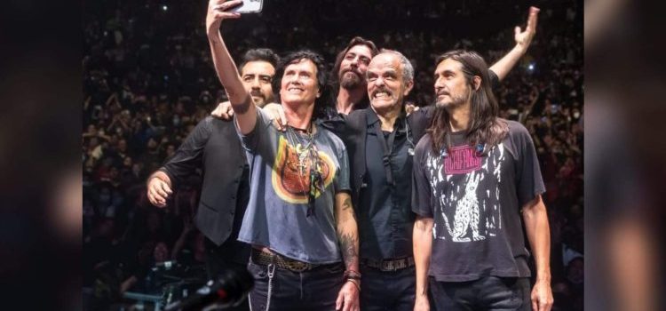 Caifanes prende a su público chiapaneco en concierto