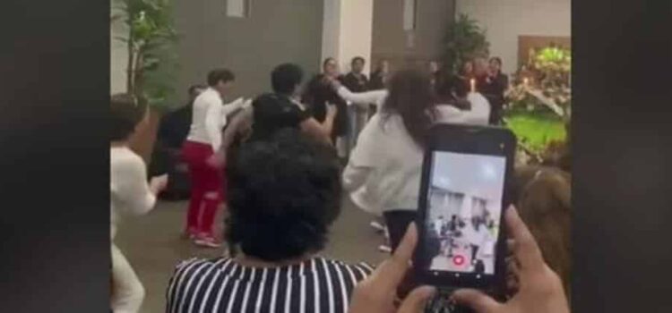 Despiden con baile en su funeral a maestra de zumba, en Michoacán