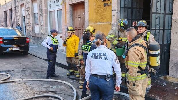 Se registra incendio en una papelería del centro de Morelia