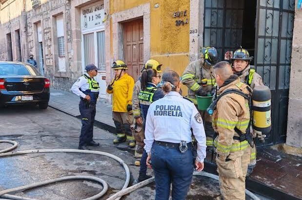 Se registra incendio en una papelería del centro de Morelia