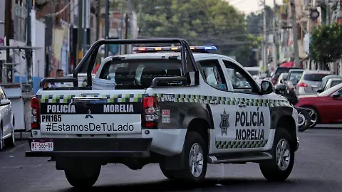 Policía Morelia asegura vehículo robado y detiene a una persona