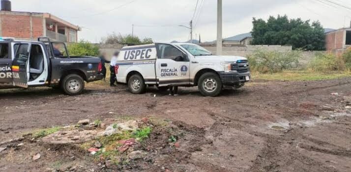 Hallan cadáver de mujer en lote baldío al norte de Morelia