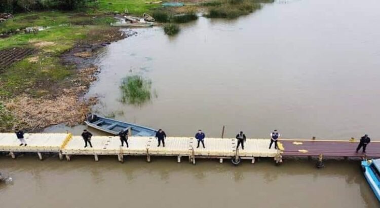 Con drones y lanchas, realizan operativo para evitar robo de agua en lago de Pátzcuaro, Michoacán
