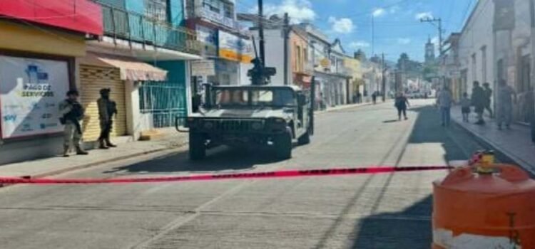 Con drones, explosivos y fusiles atacan presidencia municipal de Zinapécuaro, Michoacán
