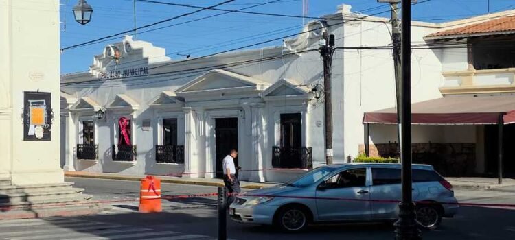 Lanzan explosivos desde drones a alcaldía de Zinapécuaro, Michoacán