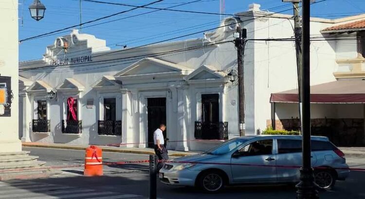 Lanzan explosivos desde drones a alcaldía de Zinapécuaro, Michoacán