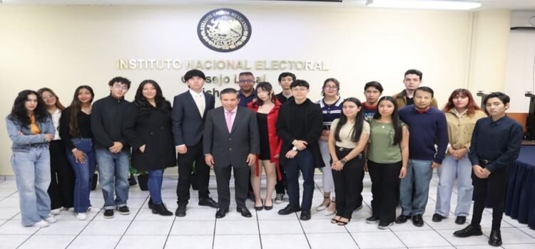 INE Michoacán comparte conocimientos sobre el sistema electoral con estudiantes de la UMSNH