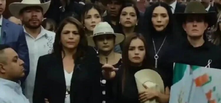 Rinde protesta Grecia Quiroz como nueva alcaldesa de Uruapan Rinde protesta Grecia Quiroz como nueva alcaldesa de Uruapan