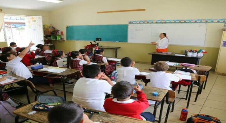 Michoacán reduce rezago educativo en más de 159 mil personas y se posiciona como líder nacional Michoacán reduce rezago educativo en más de 159 mil personas y se posiciona como líder nacional