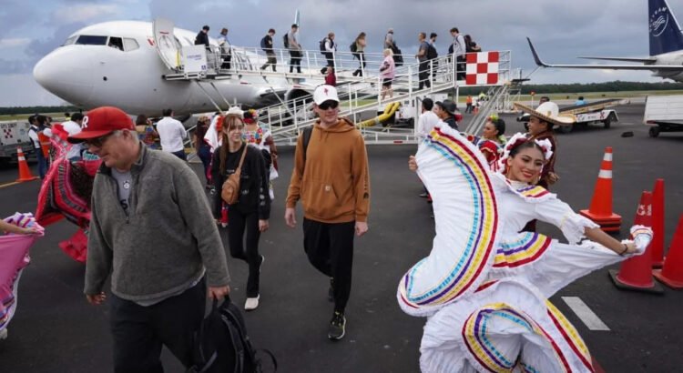 Inicia operaciones nueva ruta aérea que conecta Canadá con Quintana Roo