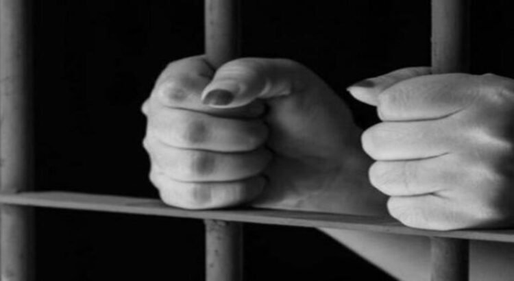 Vinculan a proceso a mujer por secuestro de servidor público de Michoacán