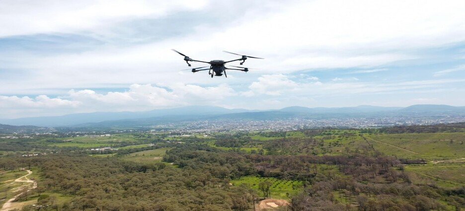 Localizan estructuras de drones y municiones tras operativo en Uruapan